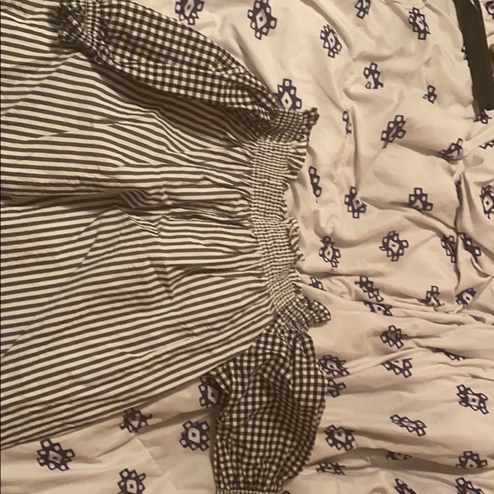 Gap off the shoulder shirt